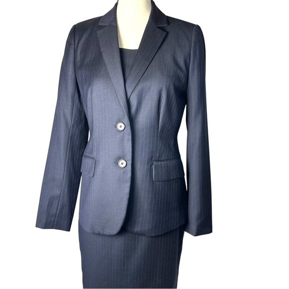 J. Crew Navy Blue Pinstripe Lightweight Wool Blazer Two Button Front Size 8 - Picture 11 of 15